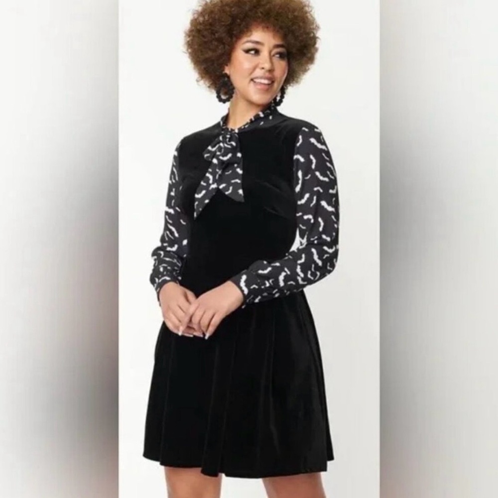 Black velvet and bat pattern dress | Unique Vintage